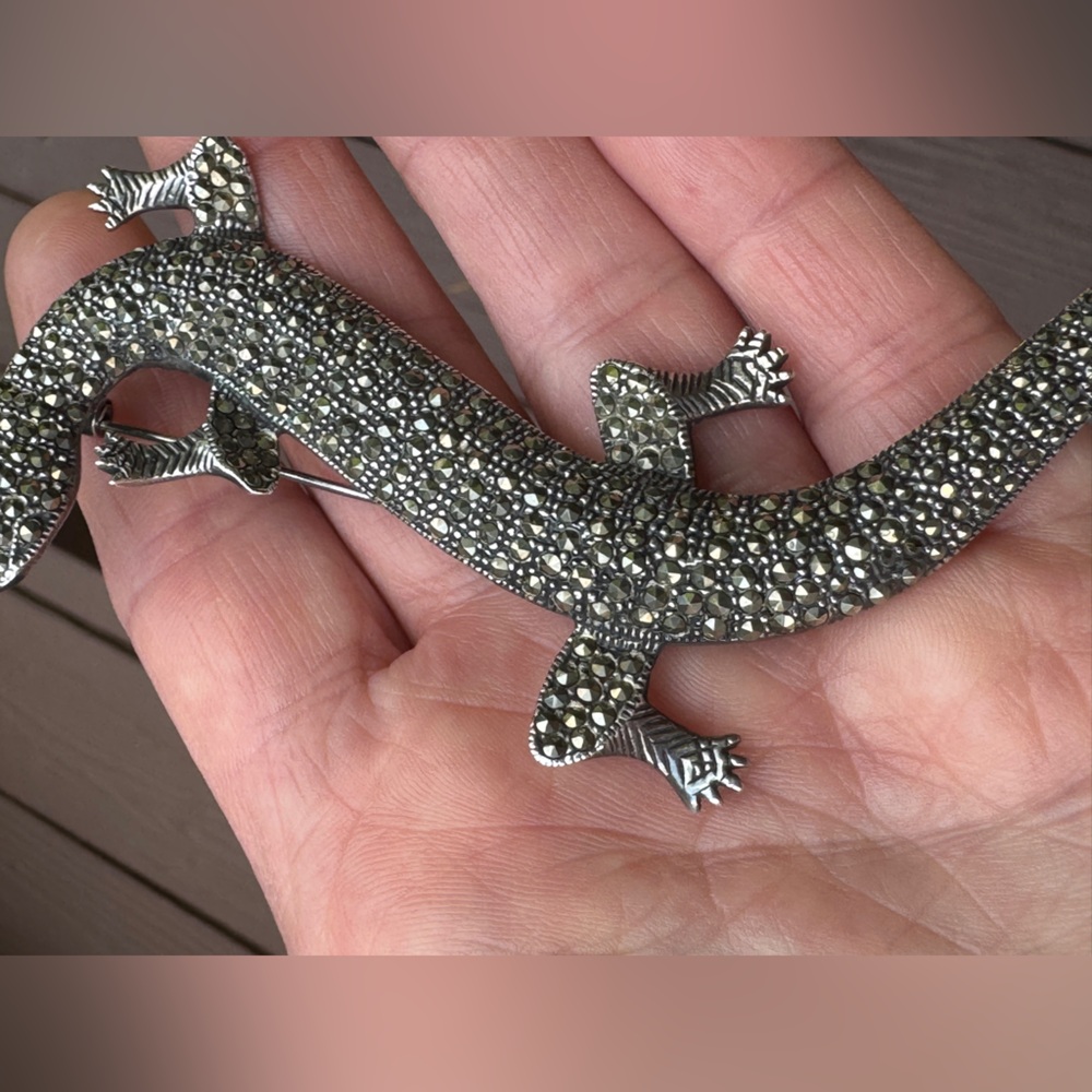 5.5” Silver Lizard Brooch with Marcacites - Picture 4 of 15